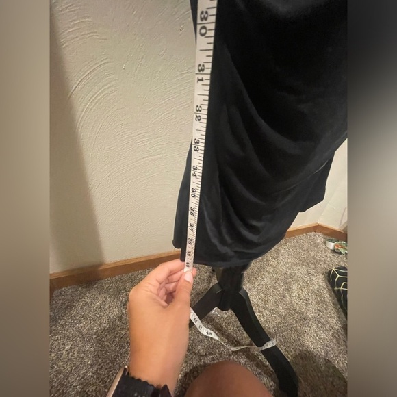 Great one sleeved black dress - Picture 3 of 8